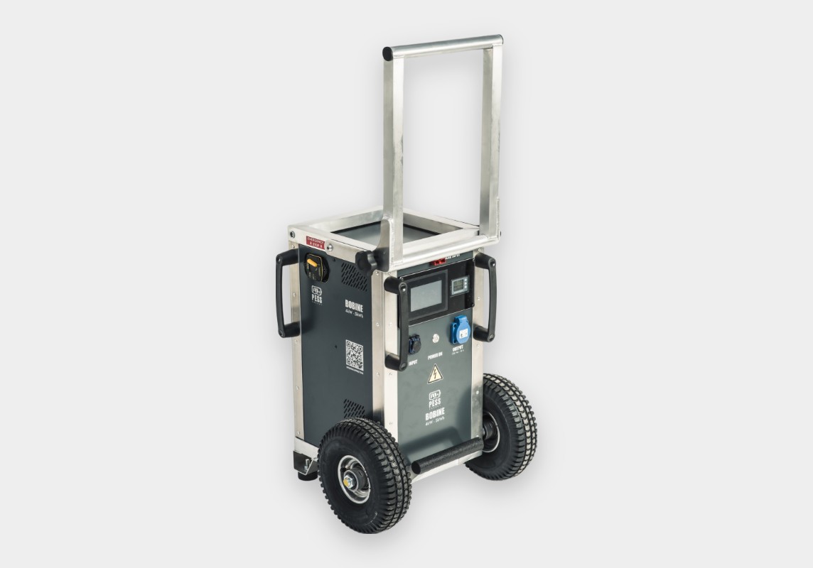 Bobine, générateur à batterie compact et tout-terrain, vue 3/4